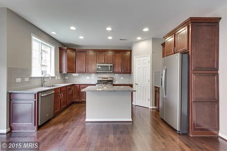 408 St Martins Ln — Photo 2