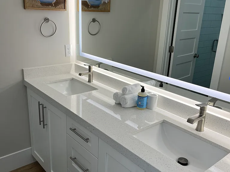 592 N Hills Ct — Photo 3