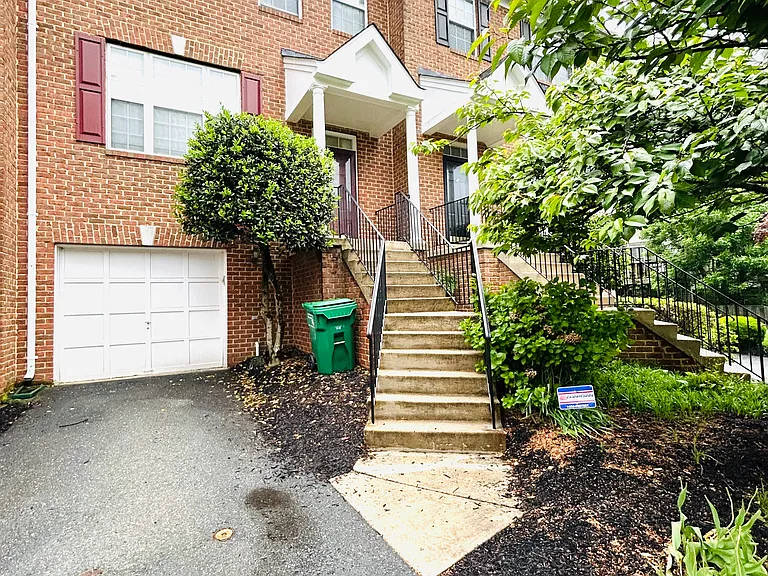 112 Longpoint Way — Photo 1