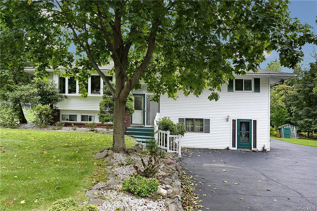 31 Christmas Hill Road, Airmont, NY 10952 Zillow