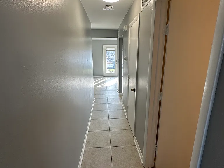 1529 Sheffield Ave #1529 — Photo 3