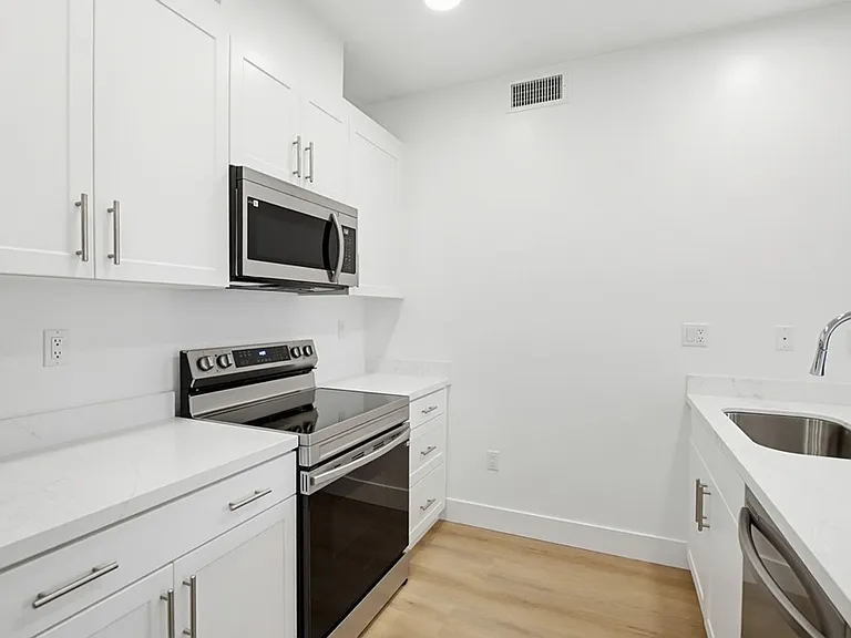 BRAND-NEW Euclid Apartments | National City — Photo 77