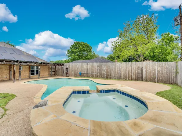 1311 Cindy Ct, Cleburne, TX 76033
