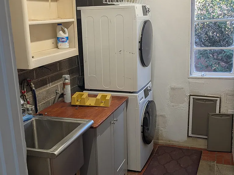 420 W Cheery Lynn Rd — Photo 11