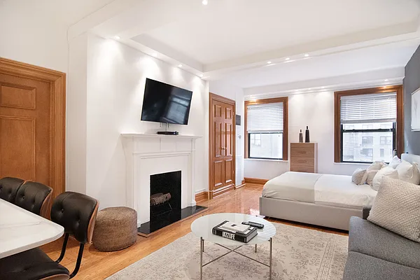 Rented by WAM Partners - William Moses Co. | media 79