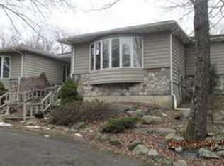 14 Laurel Ln, Mount Pocono, PA 18344