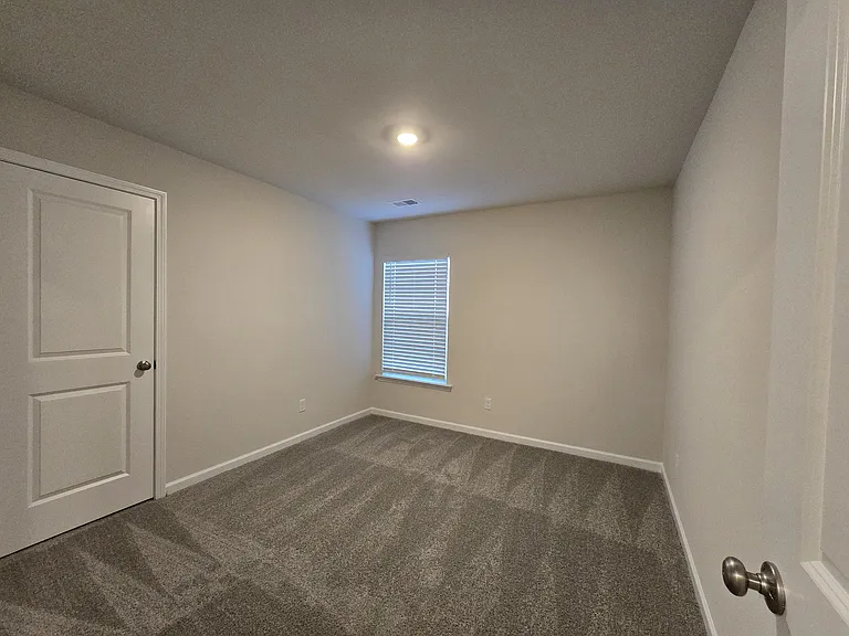 1128 Russell Ave — Photo 15