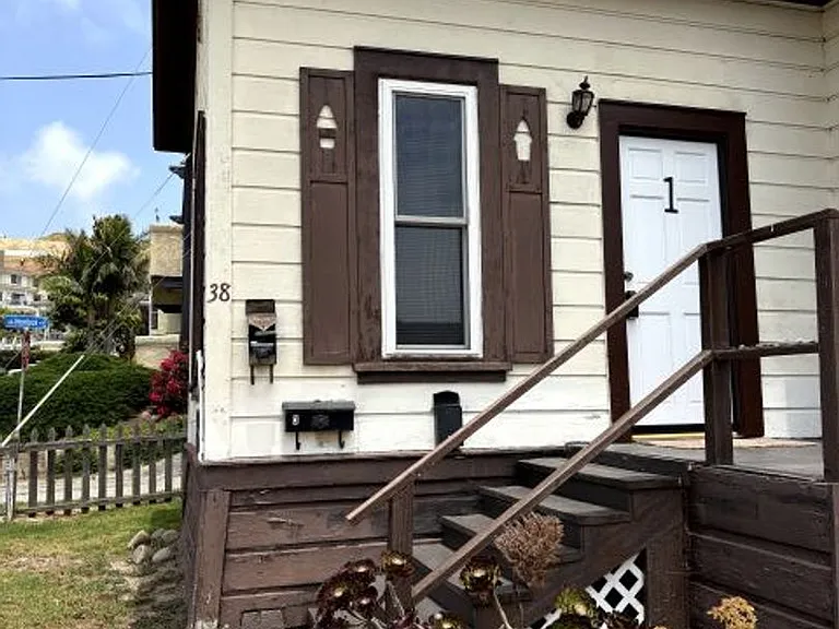 38 N Laurel St #1 — Photo 2