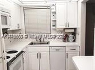 160 Turtle Lake Ct APT 209, Naples, FL 34105