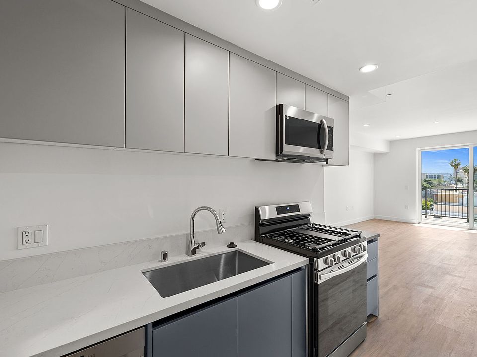 1st image of 6600 Van Nuys Blvd #306