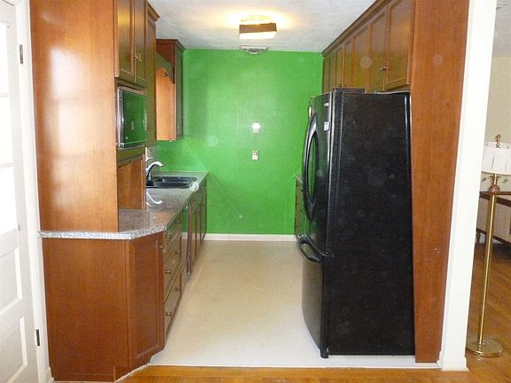 5th image of 4 Oakwood Ct