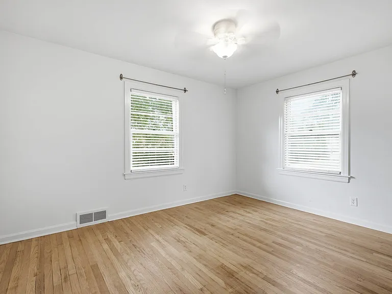 2037 Griffith Ave — Photo 19