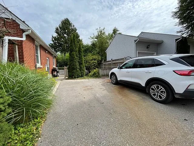 567 Weber St E — Photo 22