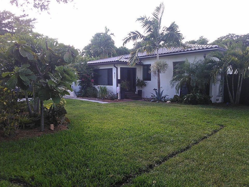 1st image of 821 NE 122nd St