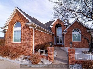 2735 Lakewood Dr, Grand Island, NE 68801