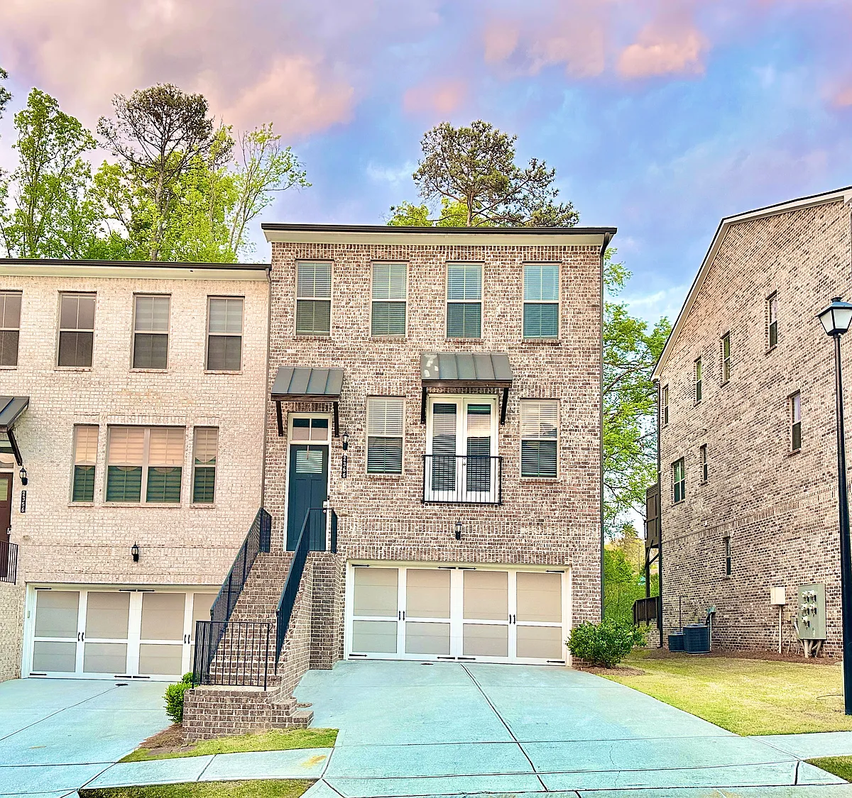 Building Photo - 2366 Tarben Dr