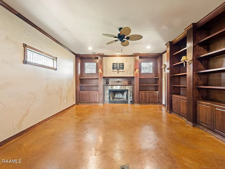 300 Oak Hollow Dr — Photo 25