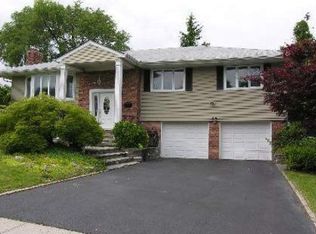 65 Lords Way, New Hyde Park, NY 11040