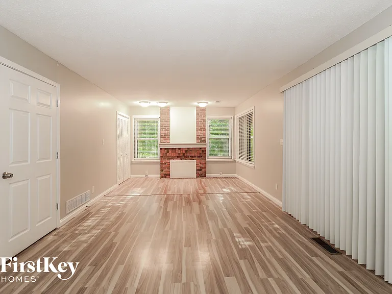2668 Royal Oak Ct — Photo 9
