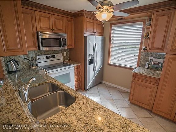 4th image of 301 SE 3rd St APT 603