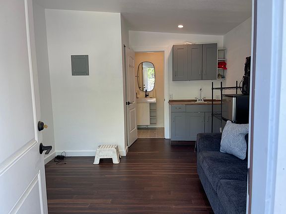 5th image of 1811 W Summit Ave #B