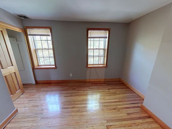 3rd image of 327 Kauffman St #2a3fe833a