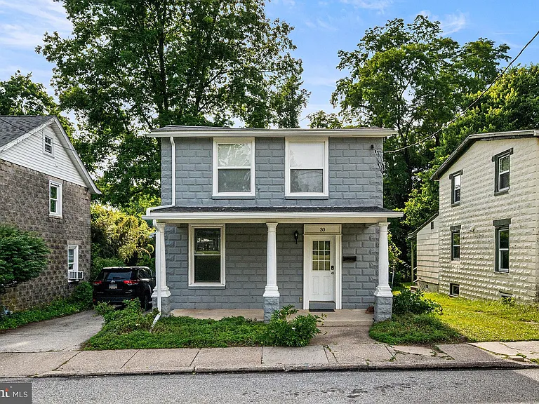 30 Keystone Ave — Photo 1