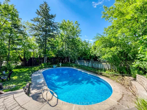 598 Wildwood Dr, Oakville, ON L6K 1V3