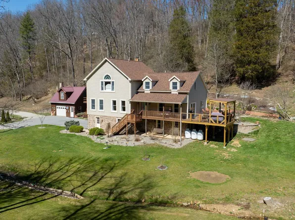 124 Pump House Ln, Seven Valleys, PA 17360