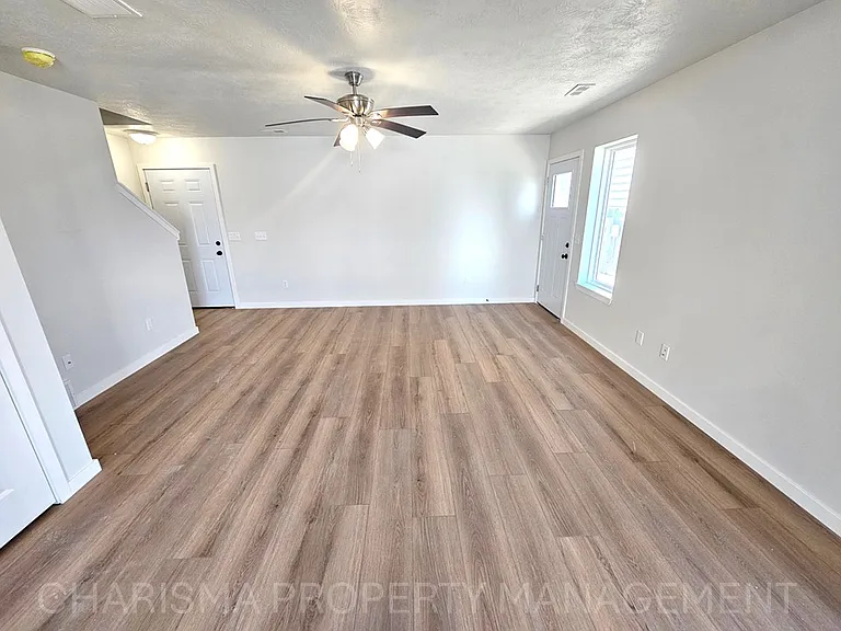 Tunis Drive Townhomes — Photo 8