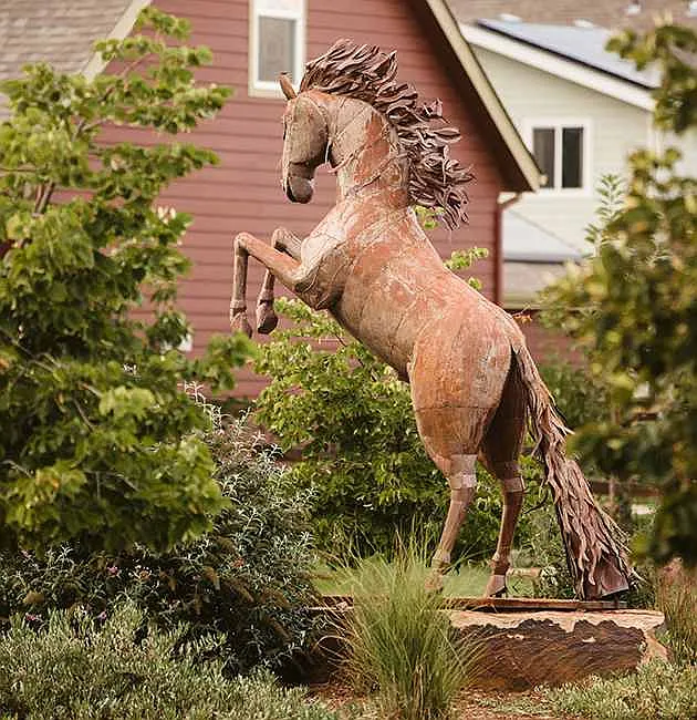 Bucking Horse Apartments — Photo 2