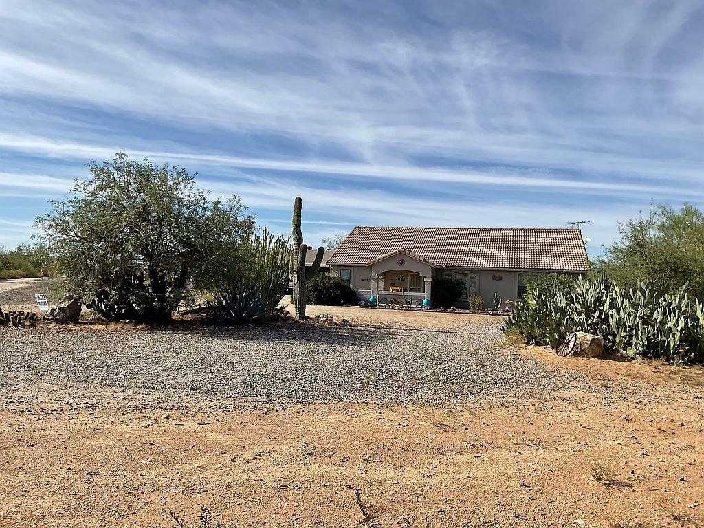 22975 W Hylton Way - Property Image