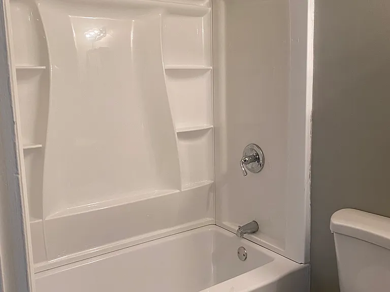 2044 Lenoa Ln — Photo 12