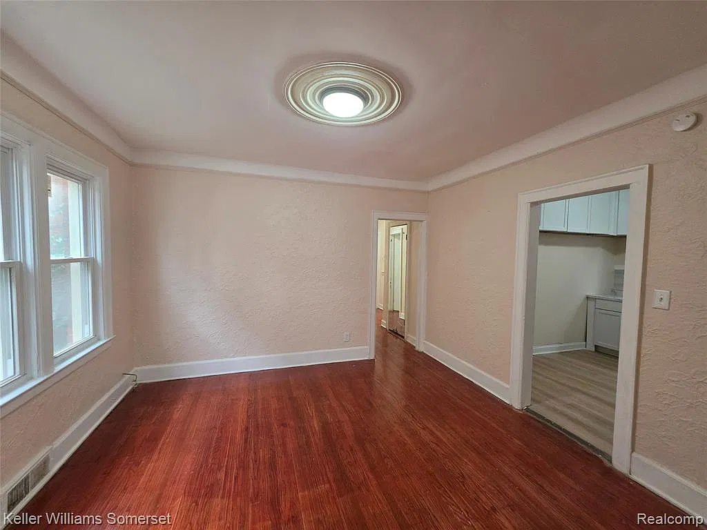 3 bed, 1.0 bath, 1250 sqft, $950 — Photo 4