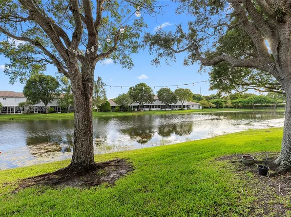 527 NW 208th Dr, Pembroke Pines, FL 33029