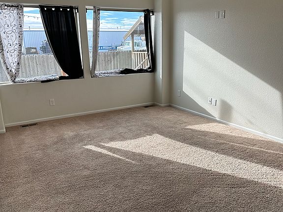 3rd image of 1541 Meadow Ln