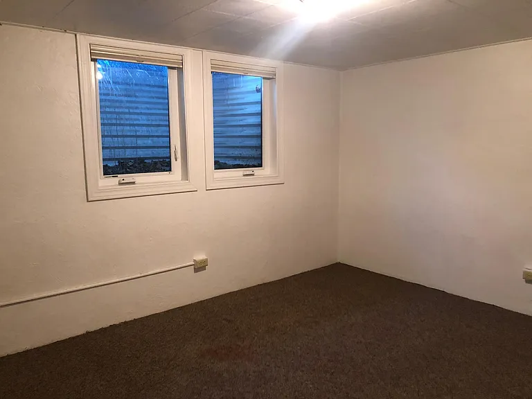 450 NW Larry St — Photo 7