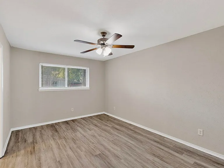 140 Trout St — Photo 35