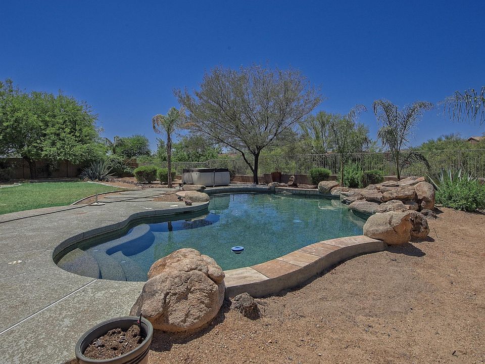 001_Beautiful Sparkling Pool