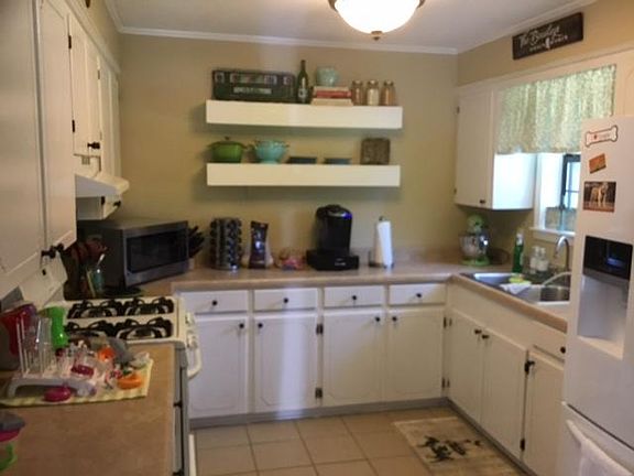 3rd image of 115 Clyde Moore Cir