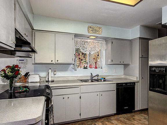 3rd image of 9808 N 41st Ave