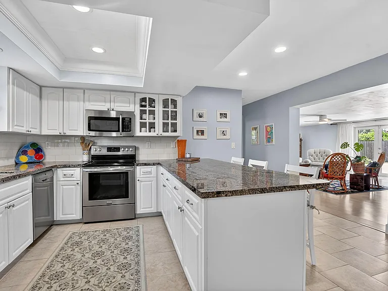 807 SW 3rd St — Photo 21