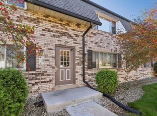 10323 W Whitnall Edge Dr UNIT 104, Franklin, WI 53132