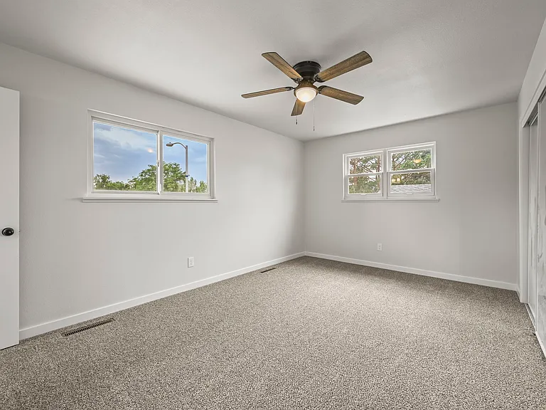 3018 Roche Dr N — Photo 25