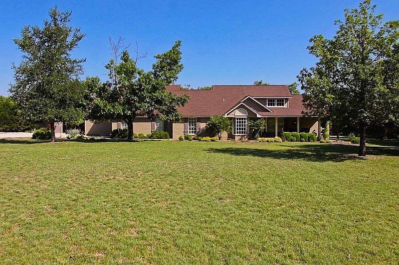1st image of 104 Lake Spur Dr
