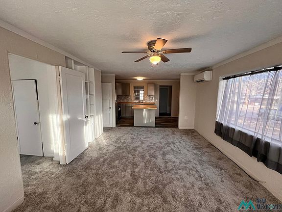 2nd image of 805 Grape St