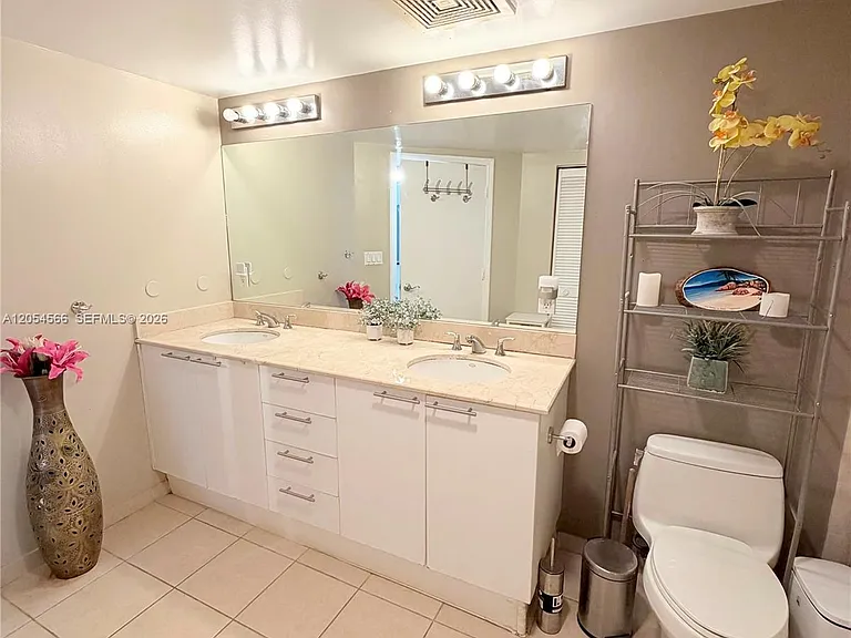 16699 Collins Ave #1410 — Photo 34