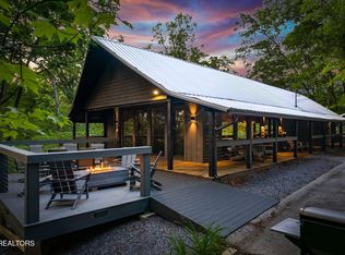 1421 Silver Poplar Ln, Sevierville, TN 37876