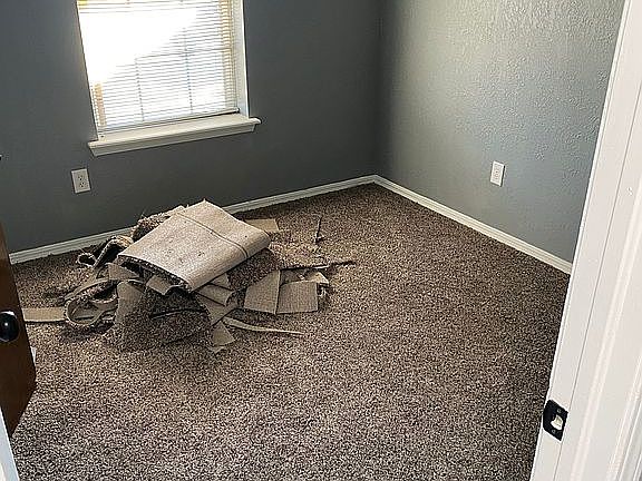 5th image of 20350 Rockhollow Dr