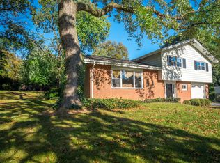 49 Holly Dr, Leola, PA 17540